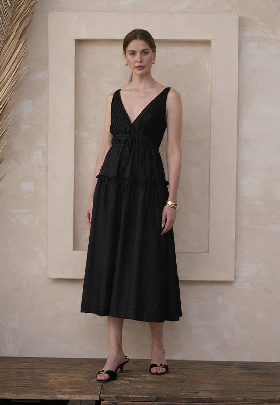 PLEATED V-NECK FRONT TIE SLEEVELESS MIDI DRESS